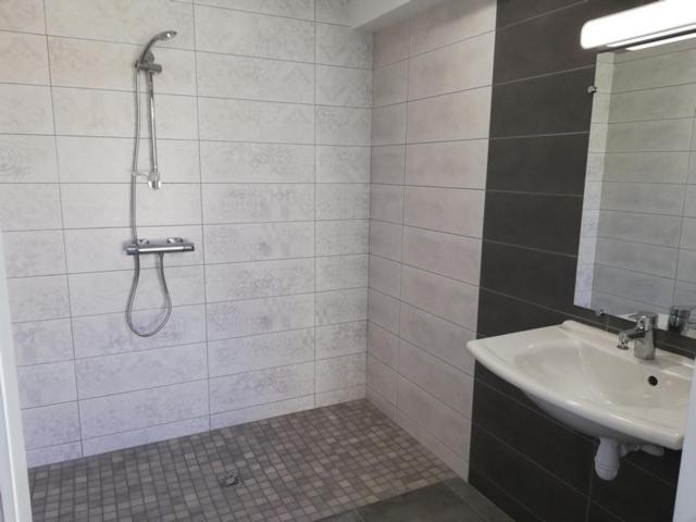 La Borderie - Maison Des Randonnees - Gite Etape - Gite De Groupe Vairé Habitación foto
